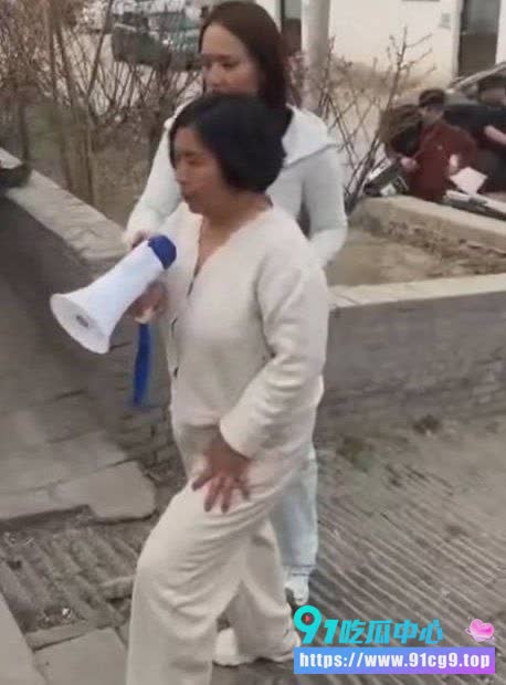 震怒😠湖南惊现“最强小三母女” 原配上门反遭羞 渣男竟帮外人暴打岳母? (5).JPG