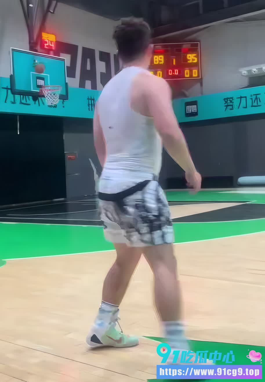 🔥🏀抖音篮球网红 牛教练 直播被黑人脱裤子露鸡巴视频全网曝火! (7).jpg