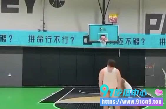 🔥🏀抖音篮球网红 牛教练 直播被黑人脱裤子露鸡巴视频全网曝火! (6).jpg