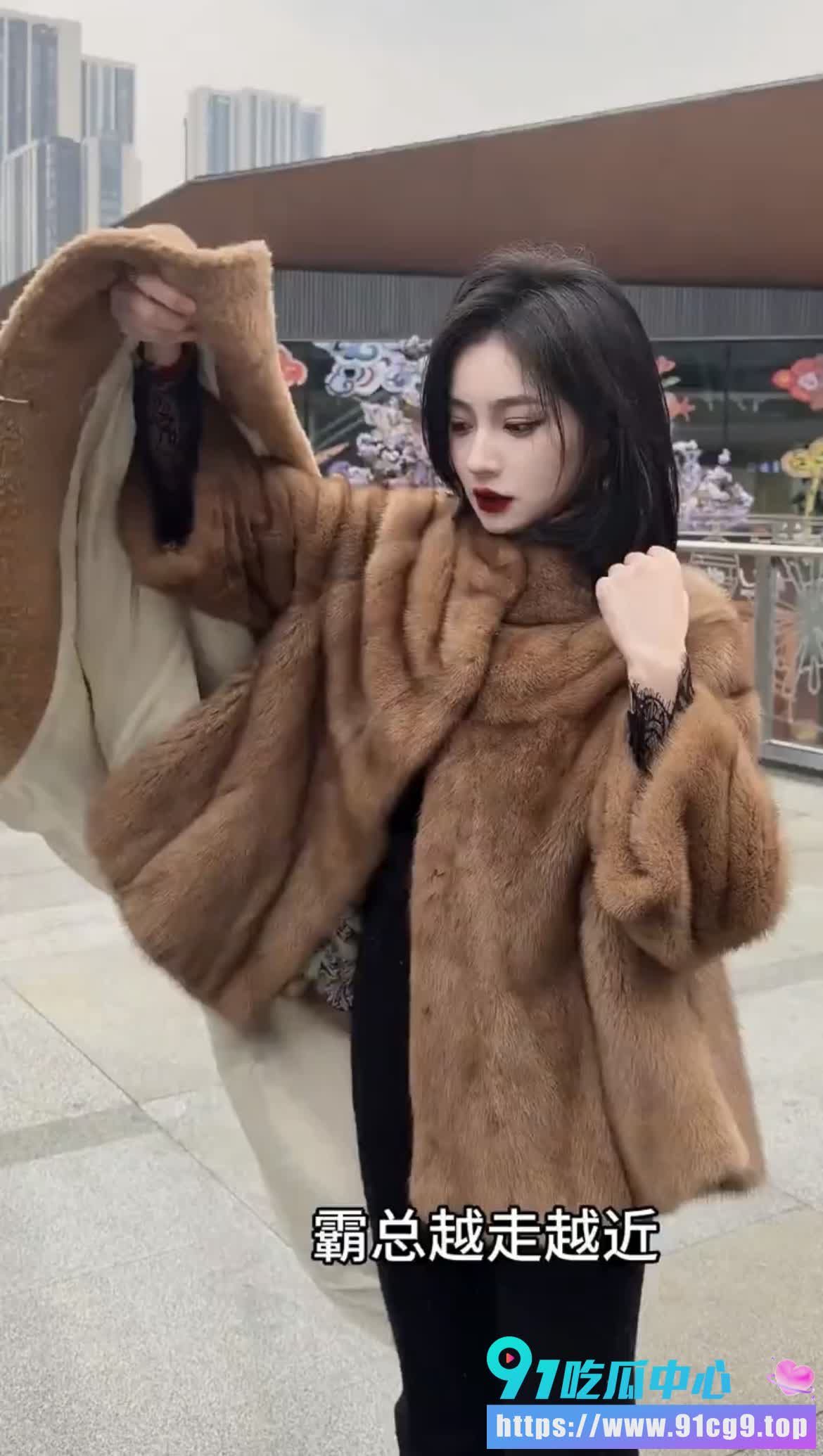 热瓜🔥🍉百万网红 申雪倩 成都莉莉岛遭偷拍!细节对比实锤 评论区沦陷! (7).jpg