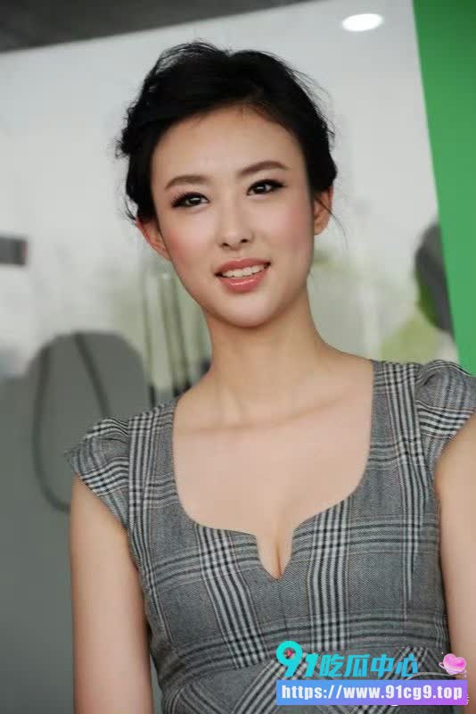 “中国第一车模”兽兽(翟凌)宣布回归❗️艳照门事件曾轰动全网 让我们回忆一波经典 (1).jpg