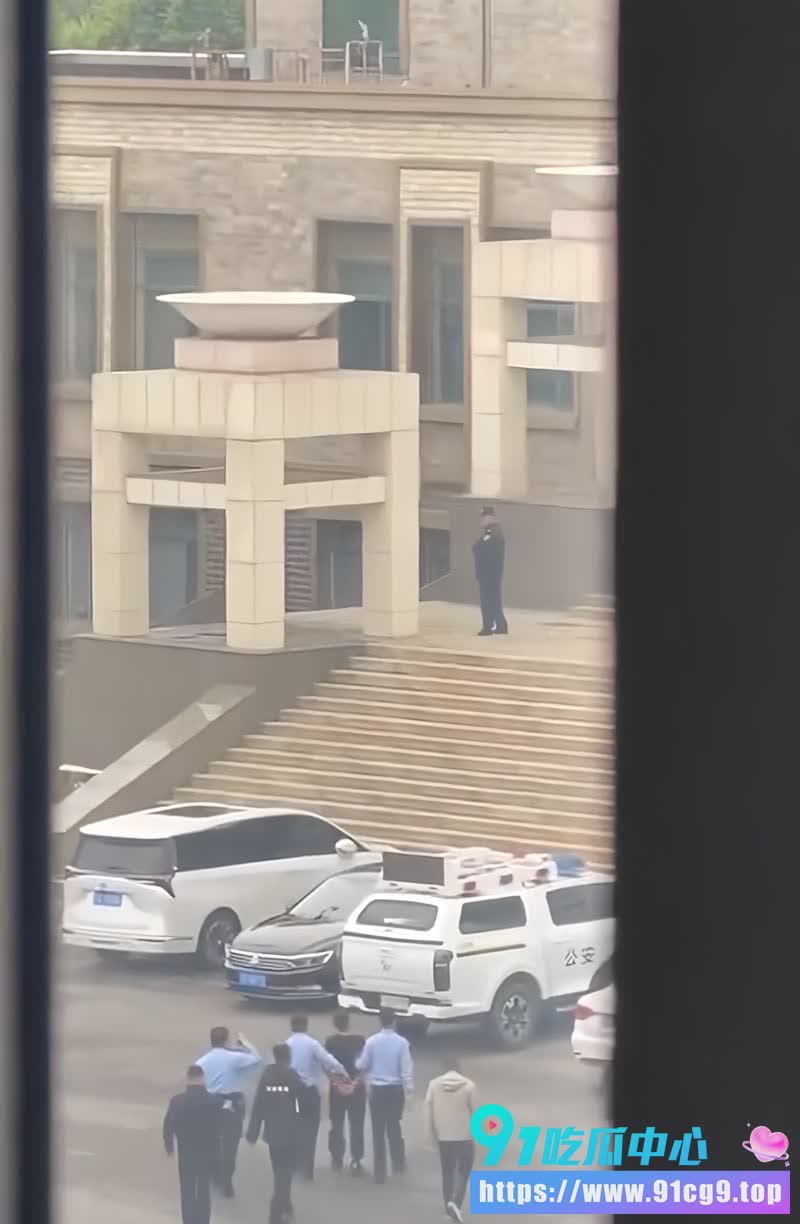 毕业八年回母校杀院长❗️❓️沈阳工业大学突发惊天血案 背后隐情让人毛骨悚然! (10).JPG