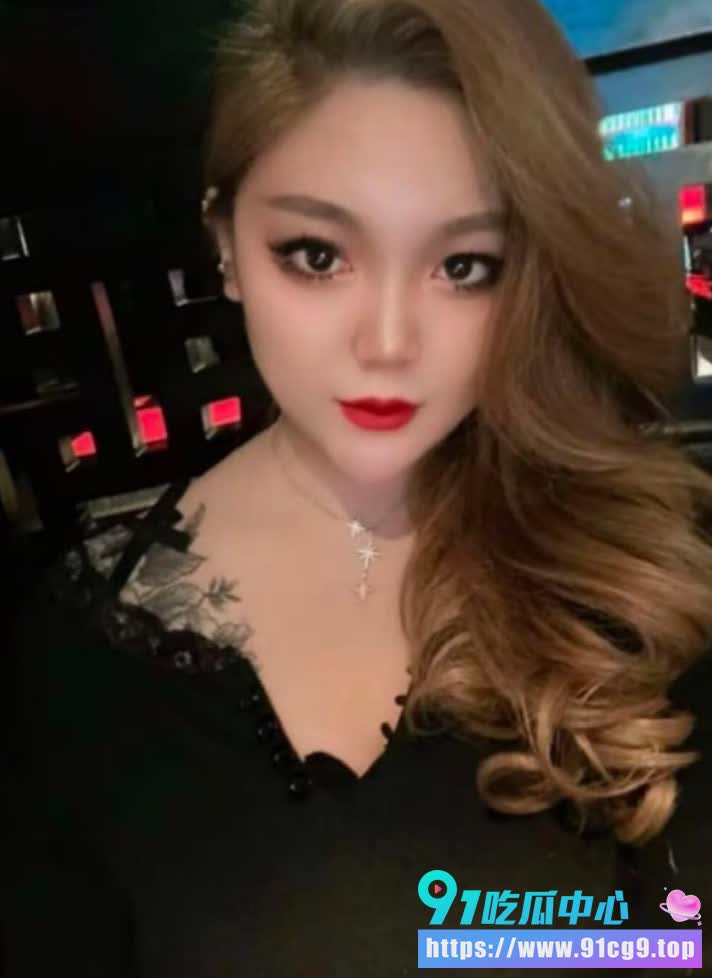 抖音擦边女神竟是总华探长专属母狗 闲来无事就被叫去泄欲 巨乳肛交调教尺度拉满 (1).jpg