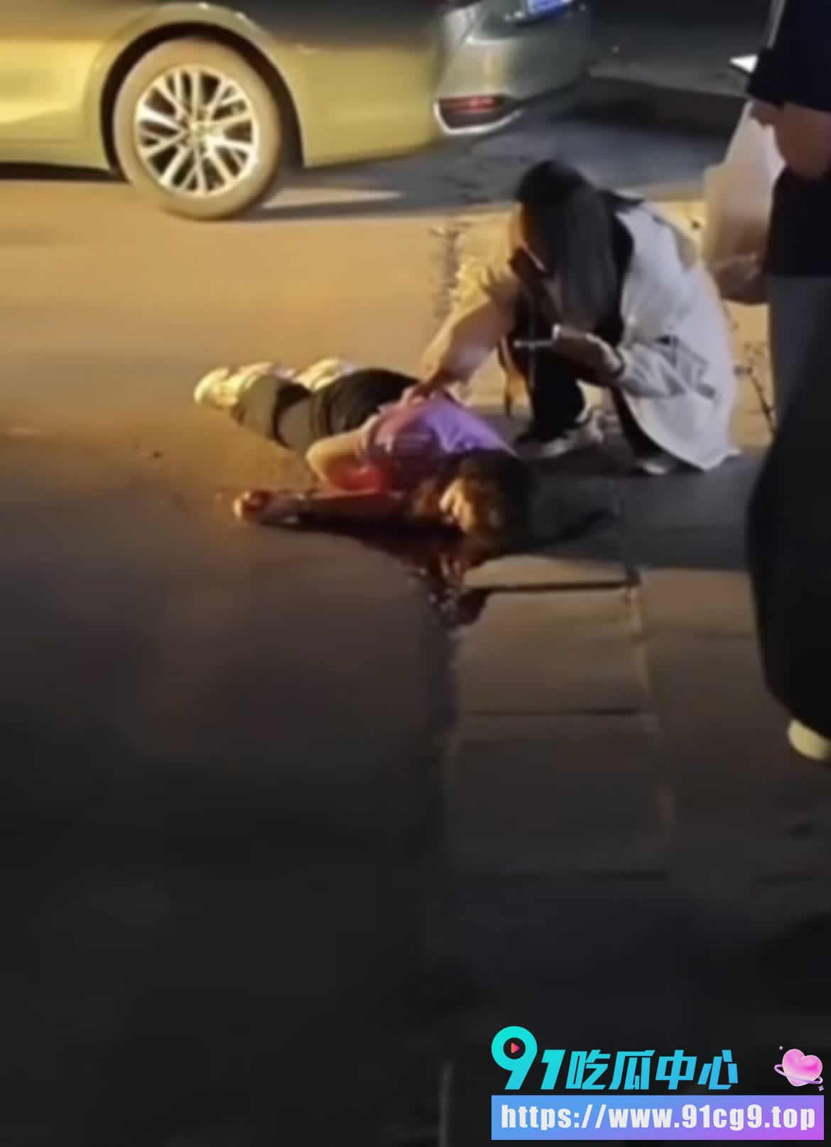 山东济宁学院曲阜校区情杀案 男子狂捅女孩7刀🔪刀刀致命 血流成河血!🩸系因感情纠纷? (2).jpg