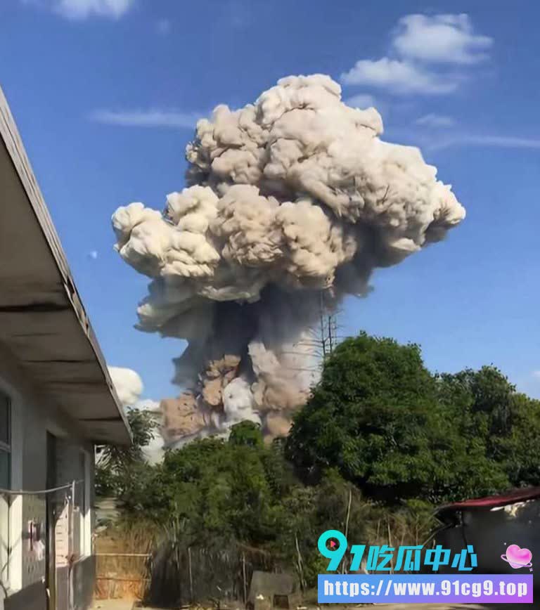 严重事故💥湖南浏阳烟花厂深夜爆炸 致26死61伤 3公里全员疏散! (2).JPG