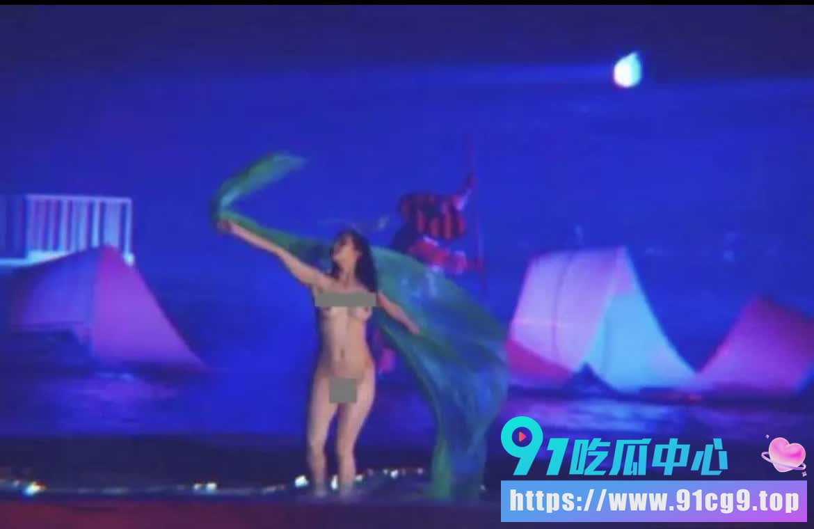 18岁全裸上台❗️张艺谋女主 王予嘉 再陷争议 被批“不得体”却回怼不后悔? (23).jpg
