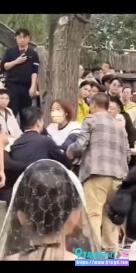 杭州北高峰 情侣爬山互带小三小四 成就“最强撞车”撕逼名场面!💚全员出轨谁也别嫌谁脏 (2).JPG