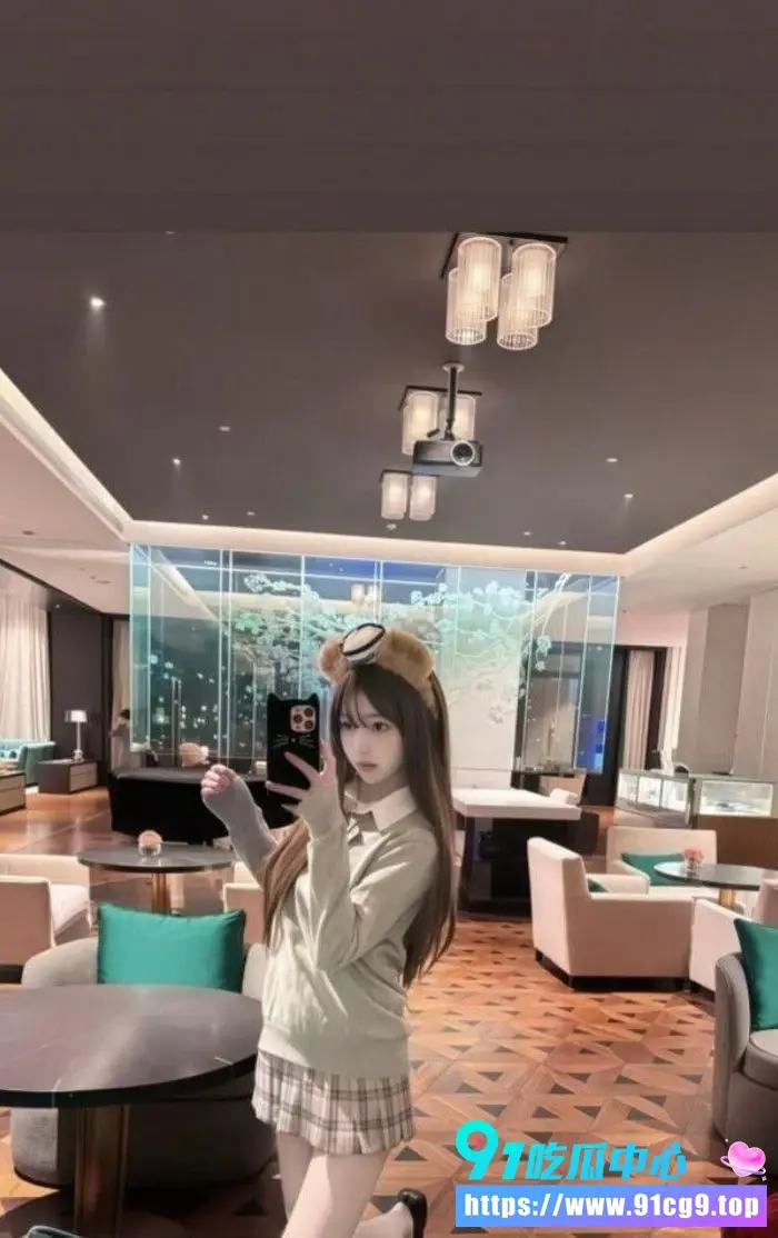 上海名媛学姐 孙芊琬 被金主秘密包养视频流出🐶母狗穿女仆装开房掐脖猛艹 (1).webp
