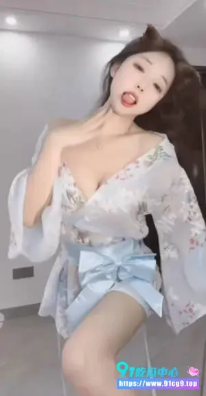 魔鬼身材福利姬 02uiii 性感骚舞连换装 诱惑拉满!兔女郎猫耳女仆轮番上阵 (6).webp