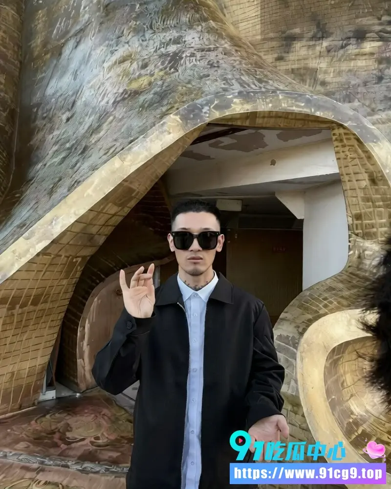 抖音网红 AK.刀枪不入 马来西亚惨遭暴打 网上装逼炫富线下被真实揍成狗 完整视频曝光!😂 (2).webp