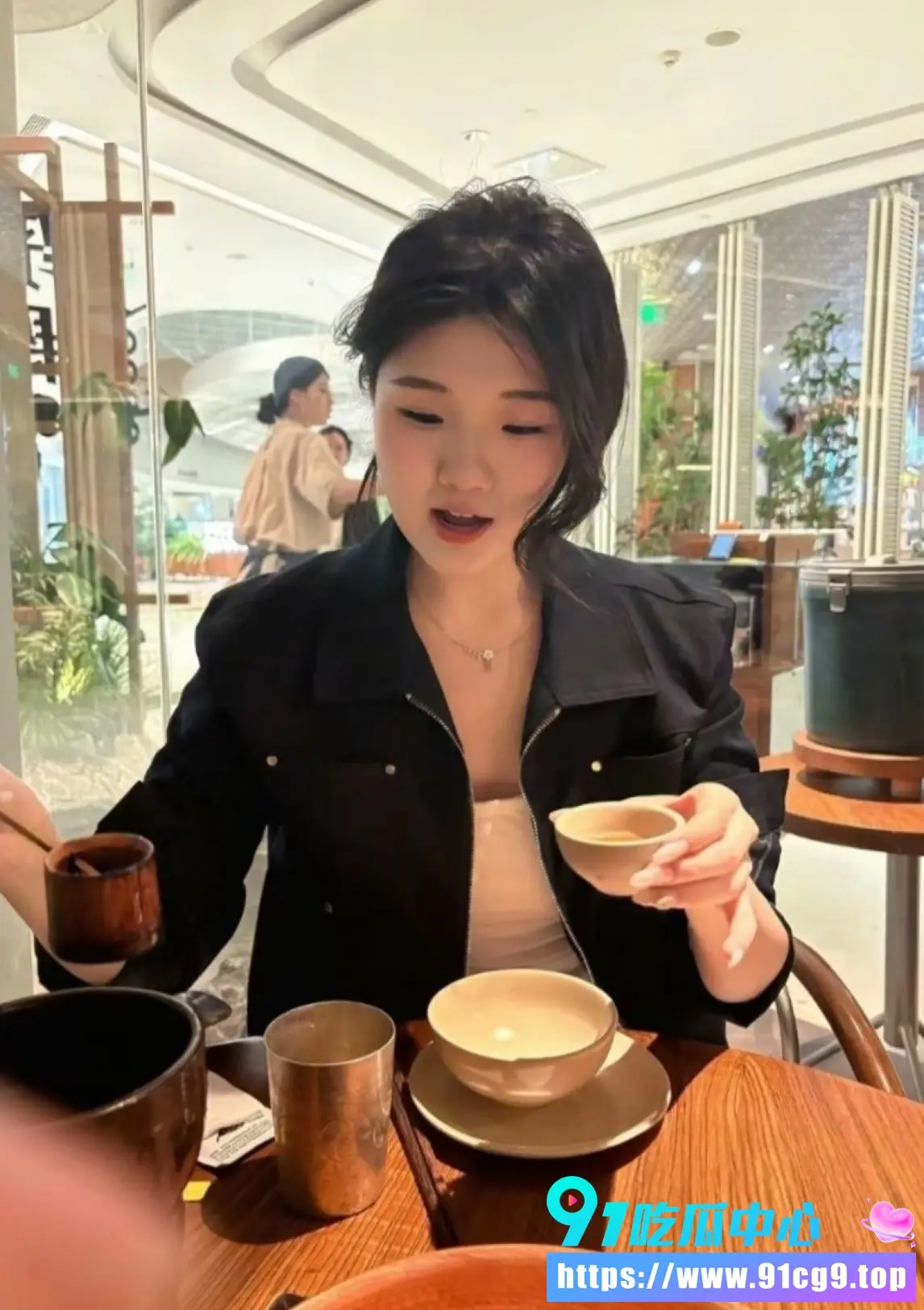 广东佛山少妇 林春霞 私下反差一面曝光 巨乳口交大鸡巴私拍视频流出!🔥 (2).webp