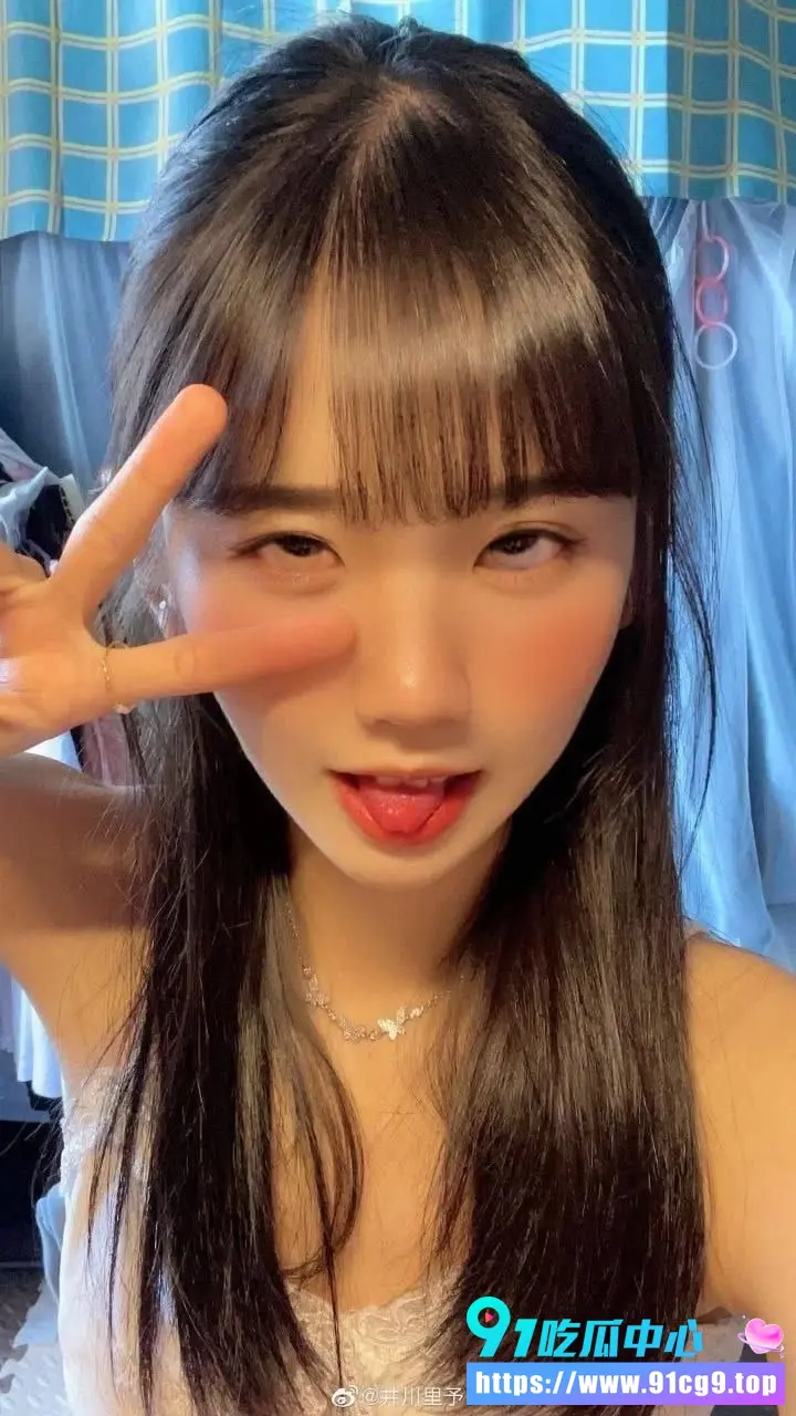 井川里予(痱子哭哭)热搜再炸高颜值网红私生活瓜疯传蓝发COS黑Bra热舞聊天记录全曝光 (6).webp