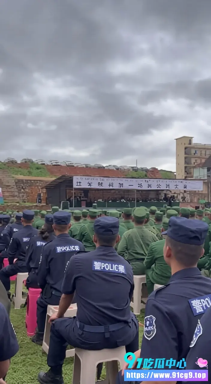 电诈头子 张陶青 被缅甸佤邦判死刑 押解受审时不停喊不服不服气 现场十分戏剧化 (3).webp