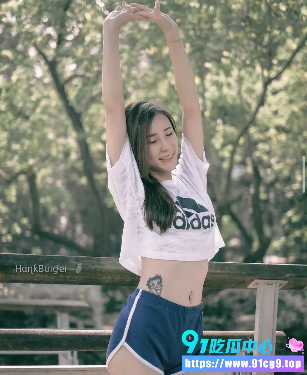 尺度大开!台湾网红JK情侣大尺度私密视频惨遭流出 颠鸾倒凤女上骑乘太辣眼 (7).webp