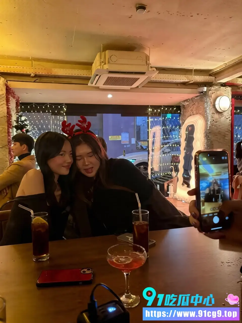 太绿了😢💚澳洲女友出轨戴绿帽 带她移民前夜找男人不戴套内射三次 来澳后又偷情 (7).webp