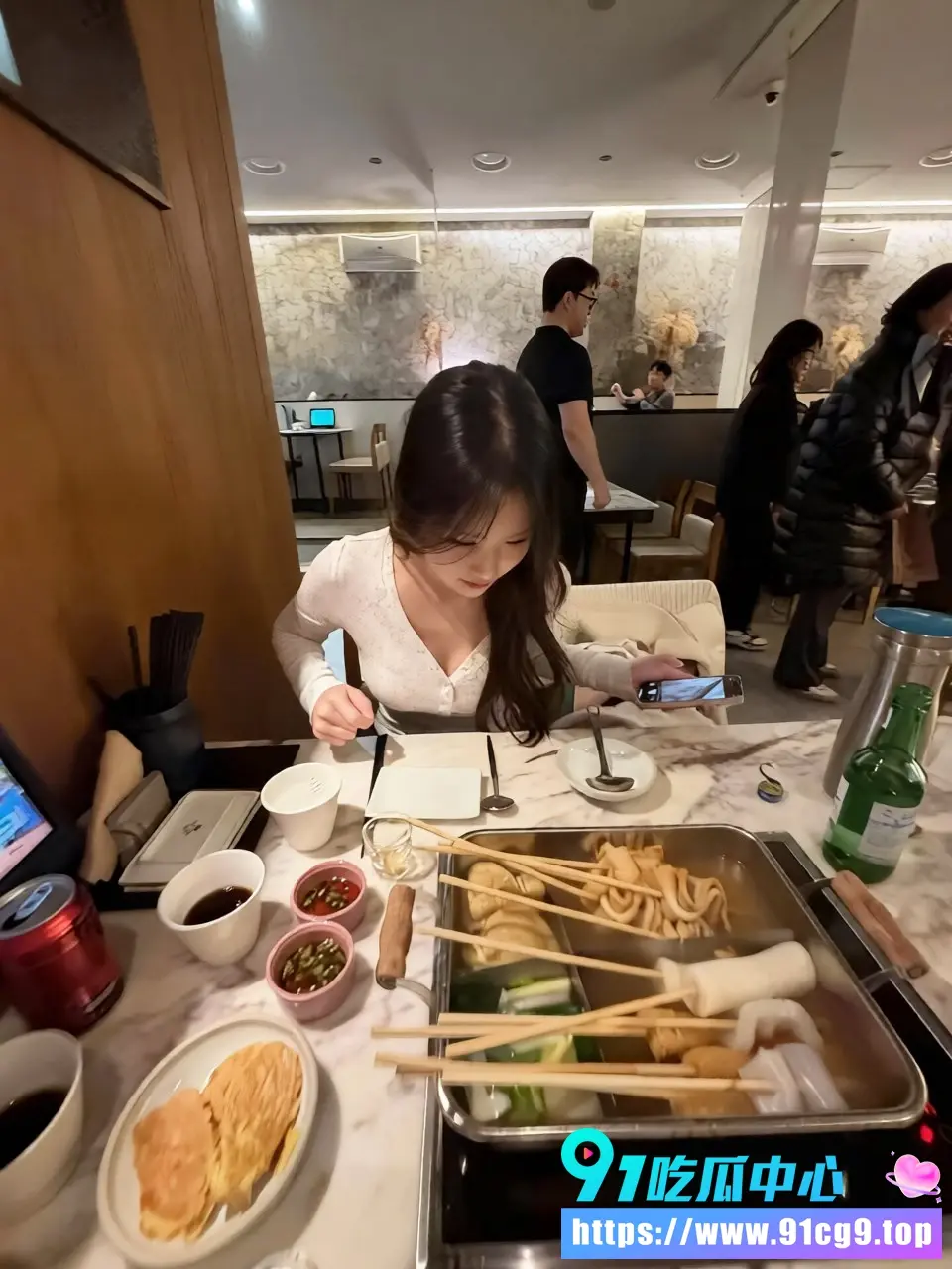 太绿了😢💚澳洲女友出轨戴绿帽 带她移民前夜找男人不戴套内射三次 来澳后又偷情 (5).webp