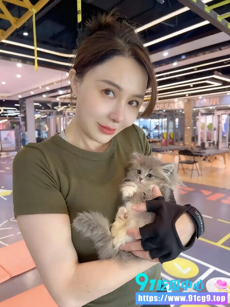 浙江绍兴御姐 袁鸿鑫 顶级骚货 情趣内衣床上疯狂淫语夸老公猛操骚逼 太会玩了 (6).webp