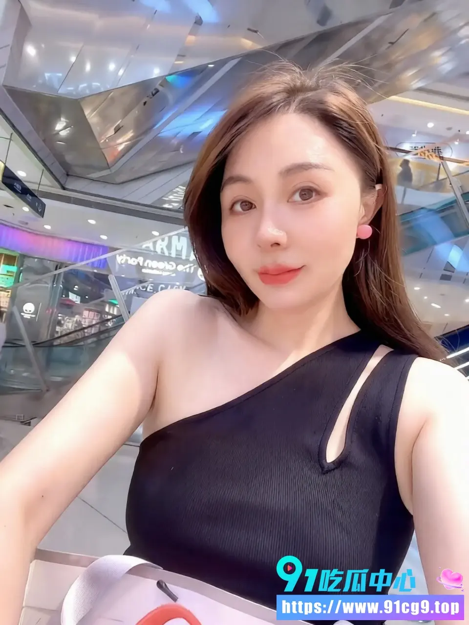 浙江绍兴御姐 袁鸿鑫 顶级骚货 情趣内衣床上疯狂淫语夸老公猛操骚逼 太会玩了 (5).webp