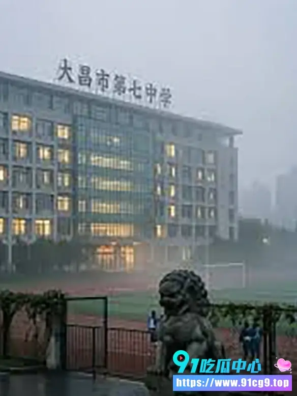 大昌七中夜拍女鬼学生录下红衣诡影次日暴毙成干尸太渗人了 (1).webp