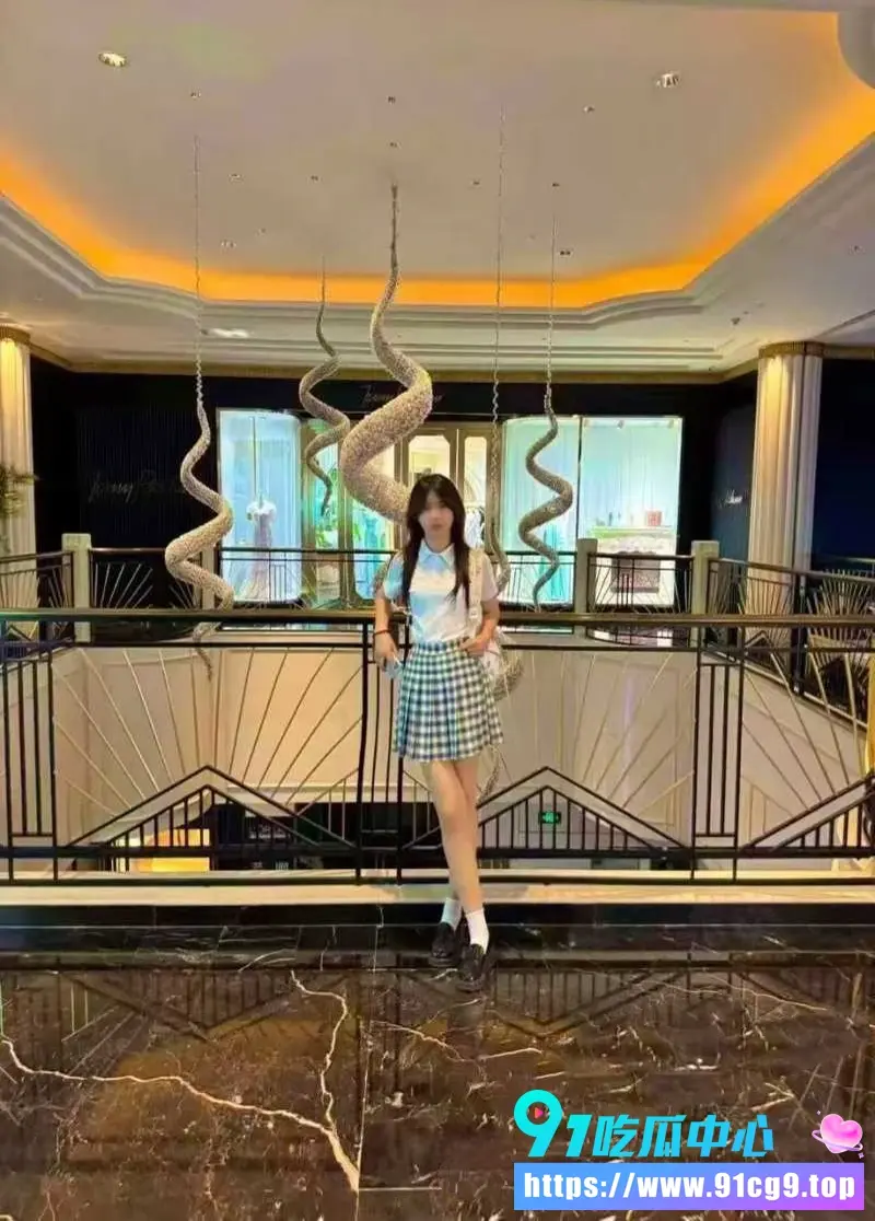 安徽师范大学清纯女大学生 张琪琪 被学长项圈调教黑丝爆操 拍视频与舍友炫耀 (4).webp