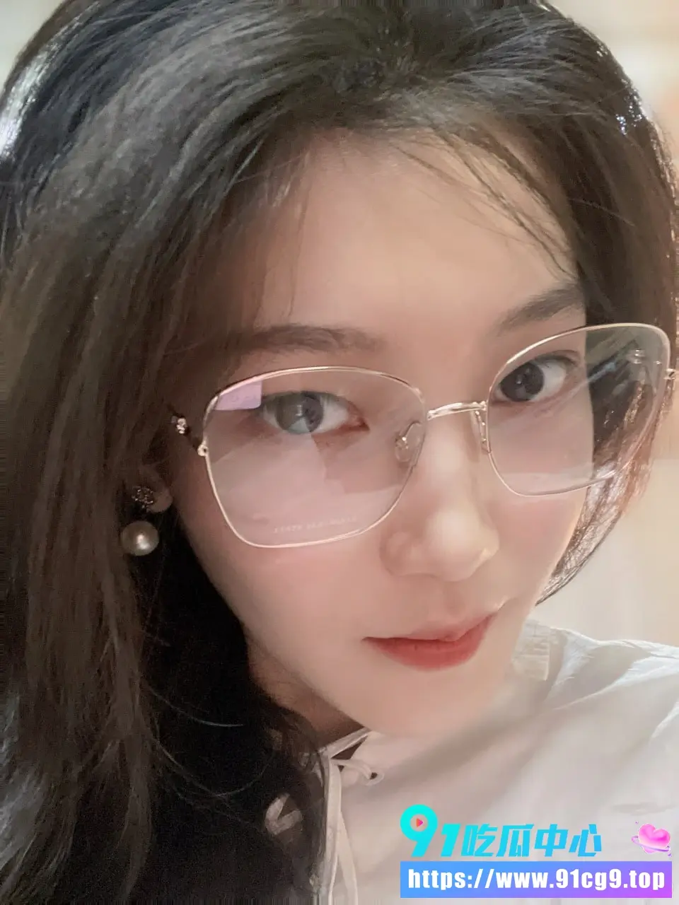 象牙塔也崩塌了!青藤双语实验学校美女老师林曼私密视频流出 知性人设彻底翻车! (3).webp
