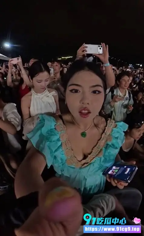 巨星引爆全场乱斗❓️权志龙演唱会澳门场 女粉为偶像变身母老虎 现场互殴 演唱会变角斗场 (4).webp