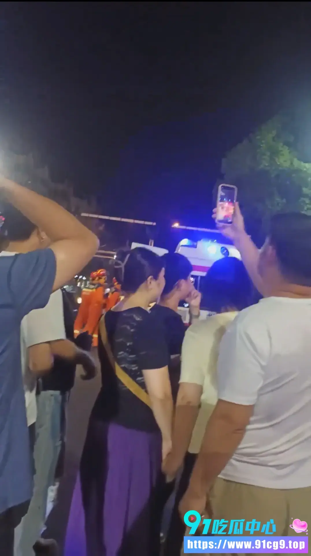 河南漯河五一路严重车祸!🚗三名女士不幸身亡 现场一片狼藉 出行安全再敲警钟 (4).webp