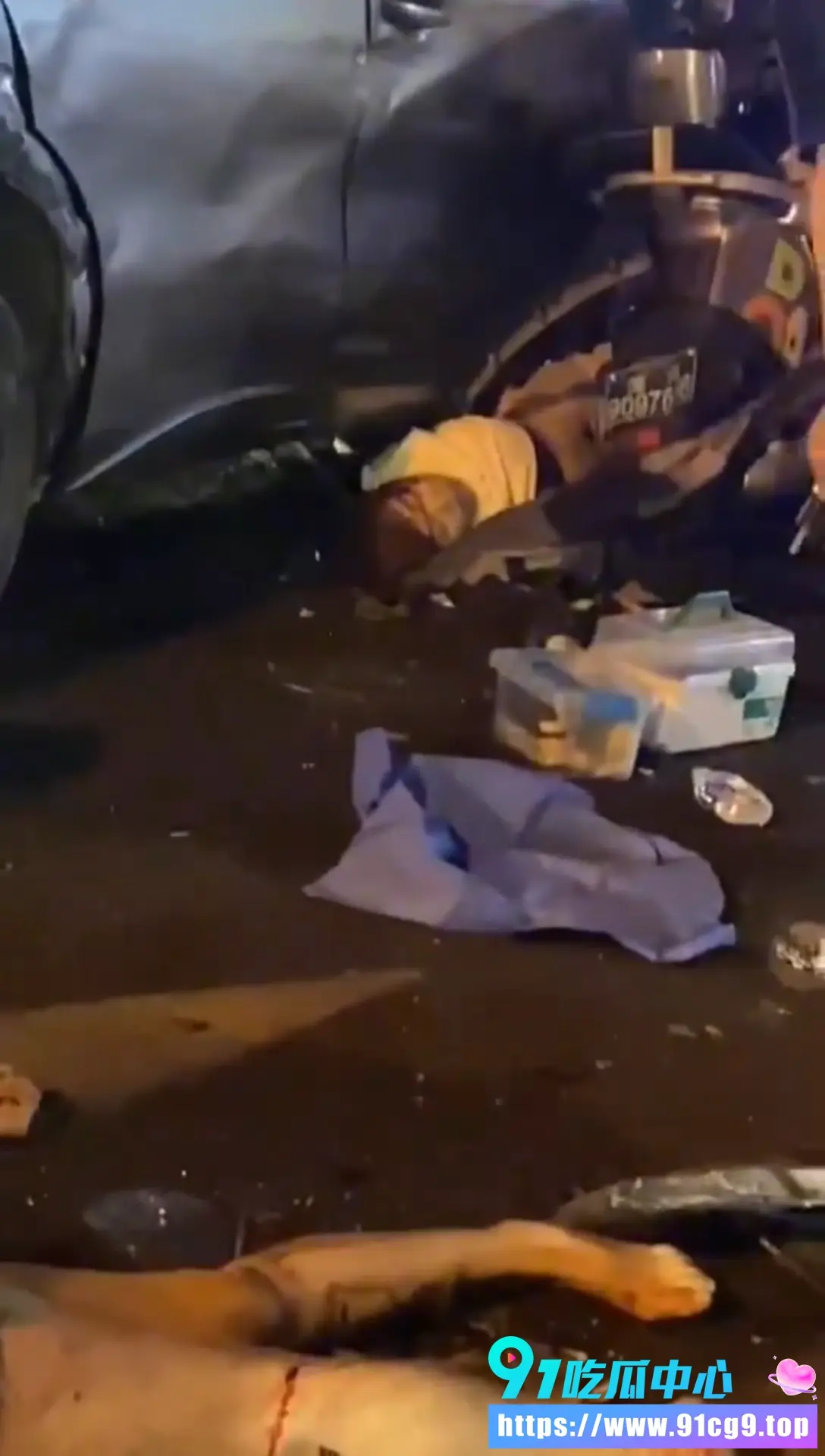 河南漯河五一路严重车祸!🚗三名女士不幸身亡 现场一片狼藉 出行安全再敲警钟 (2).webp