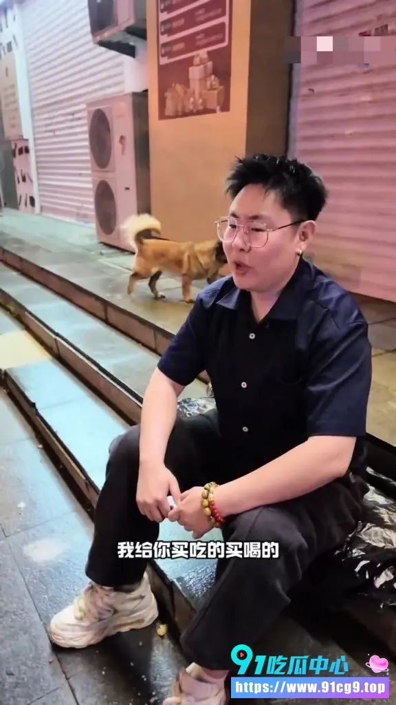 基圈大无语事件 男博主22个月豪砸80万 只因男友菊花玩腻 转头带新欢女友暴打原配😂 (4).webp