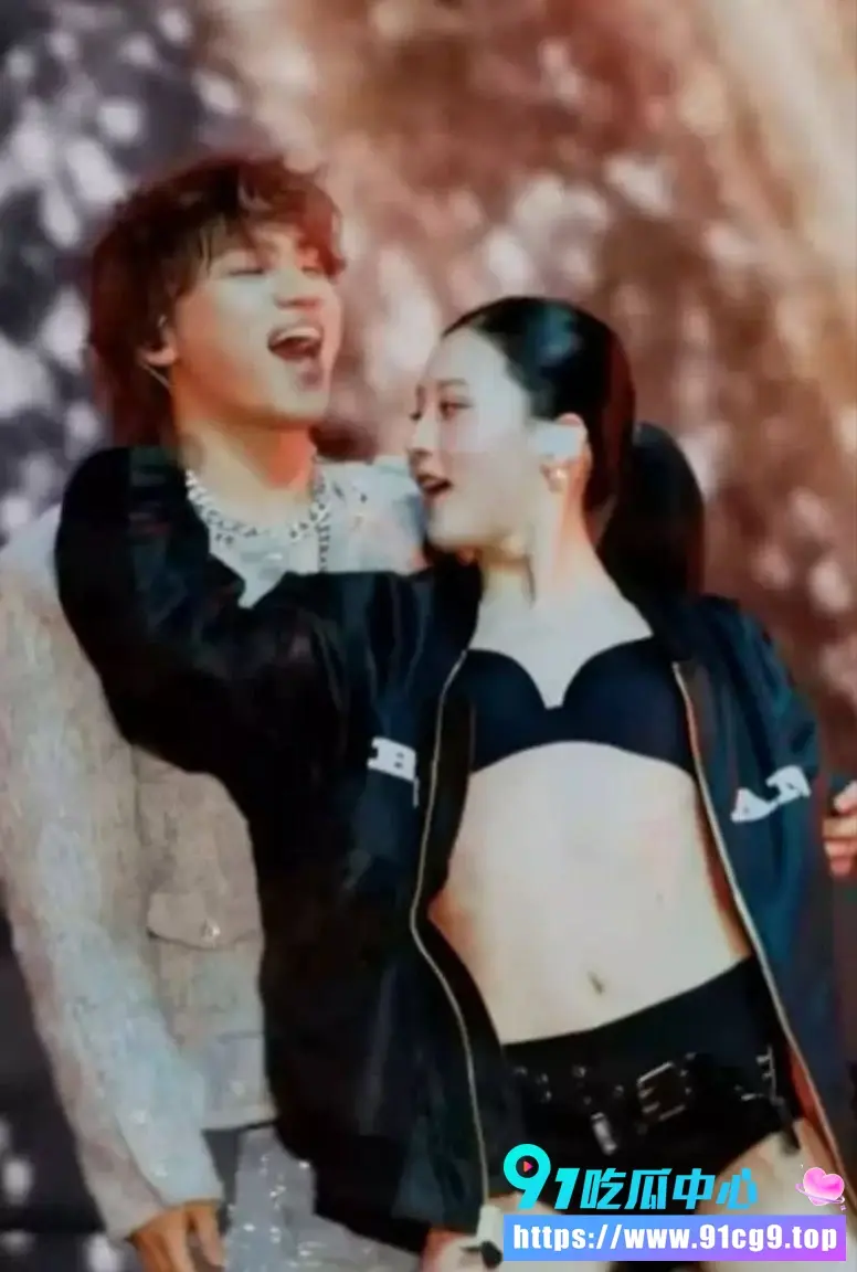 巨星引爆全场乱斗❓️权志龙演唱会澳门场 女粉为偶像变身母老虎 现场互殴 演唱会变角斗场 (3).webp