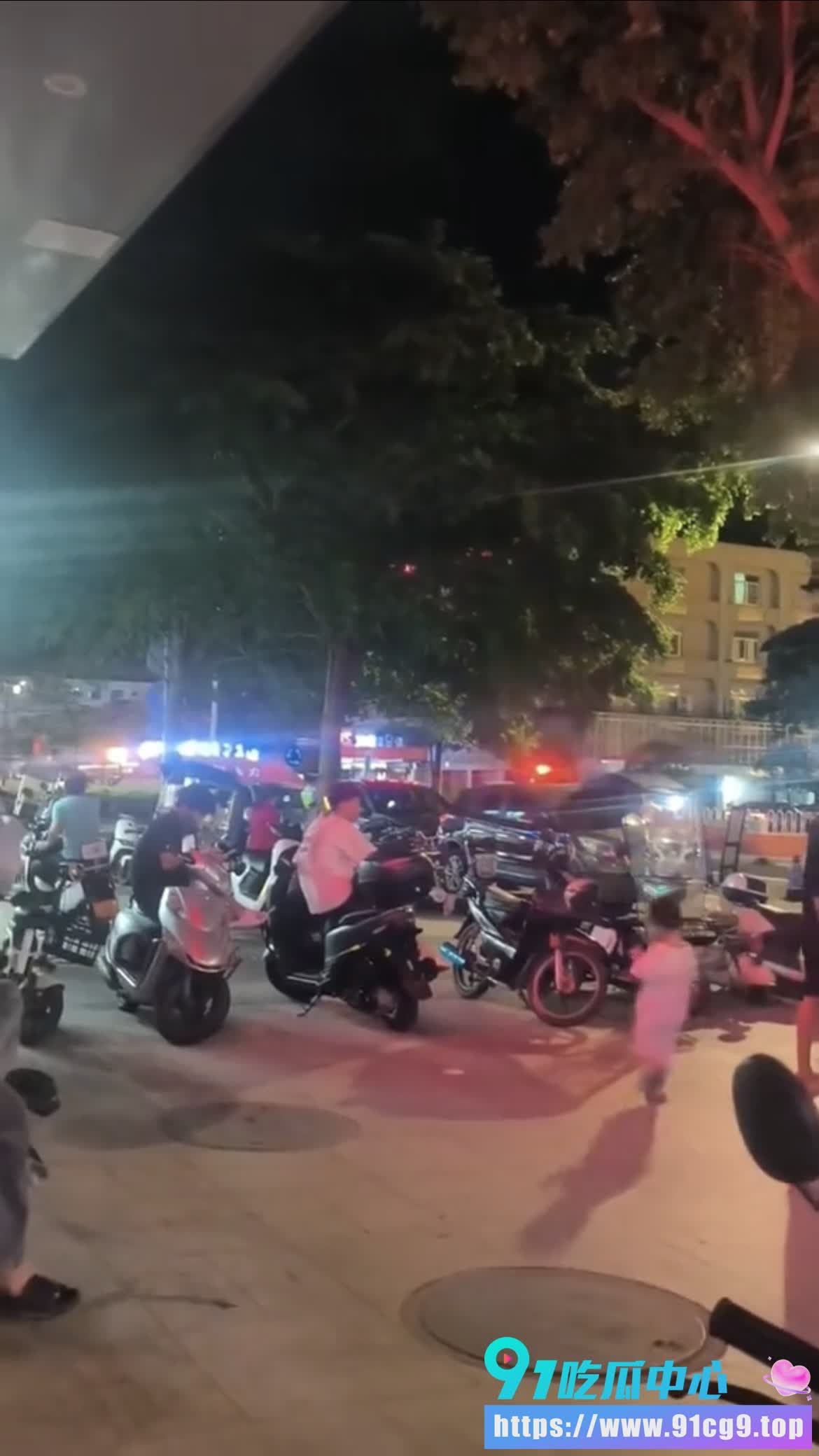 两杯酒引发的血案🩸重庆涪陵牌友约架马鞍 一人当街被砍死 全网惊呆 (5).jpg