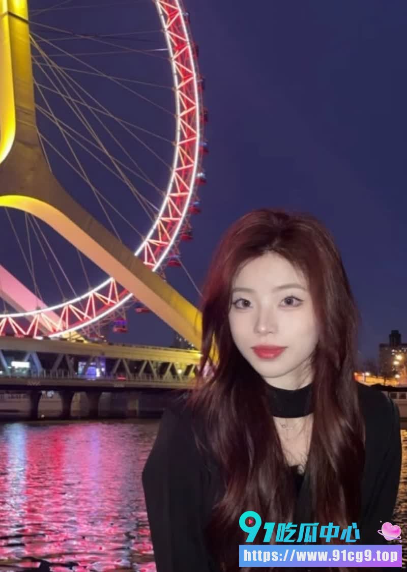 性感黑丝女友在线调教 看起来很清纯实际背地里是个反差母狗 开档黑丝激情后入 (2).jpg