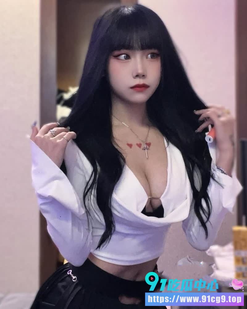 05年女大学生 草莓小宝🍓为两万片酬下海拍片 稚嫩玉体被多体位猛干 画面妖娆入骨 (3).jpg