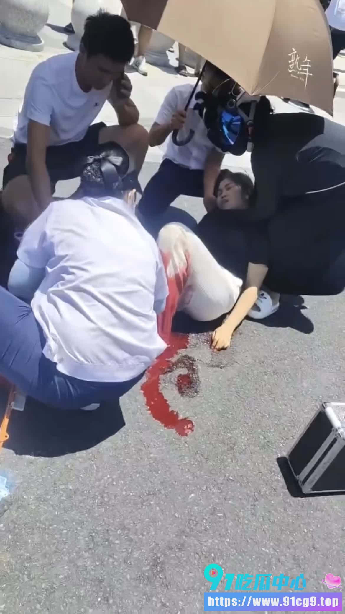 海南三亚大悦城血案 一男子持刀将女子捅倒在地 血流不止🩸究竟有什么仇什么怨? (5).jpg