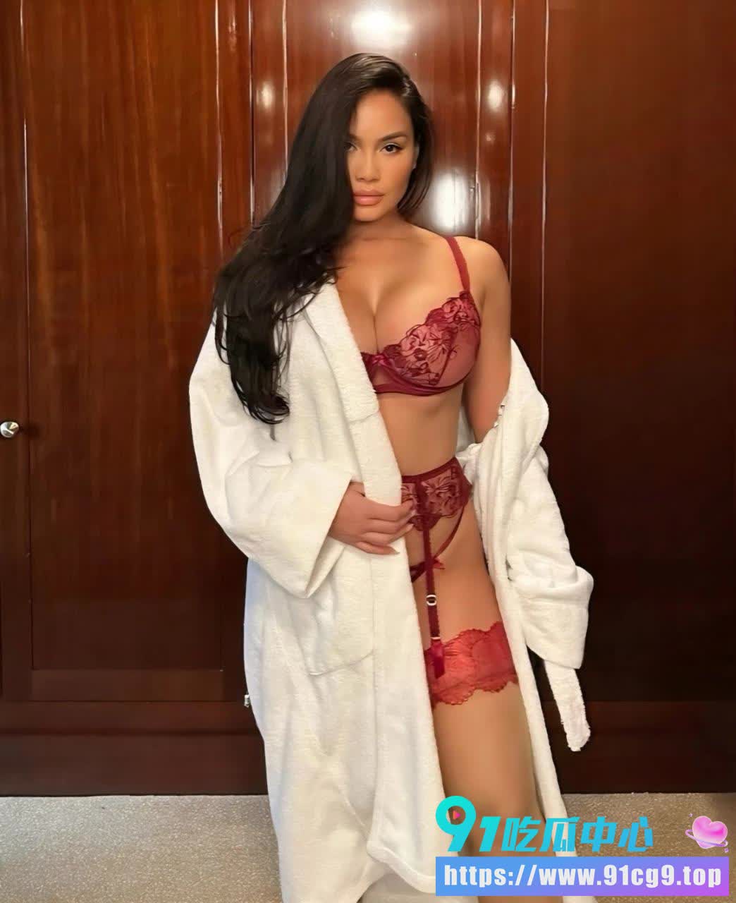 🔥吹牛老爹三人行视频女主 达芙妮·乔伊 回应不雅视频 被勒索未妥协才导致内容外流? (2).jpg