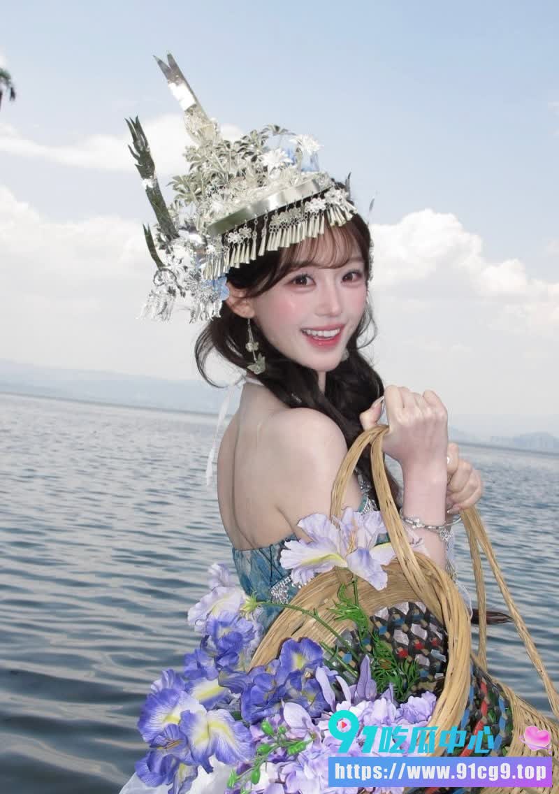 抖音COSPLAY网红萌妹 萌一个 大战黑人巨屌 各种资质被干到扫脚不断! (2).jpg