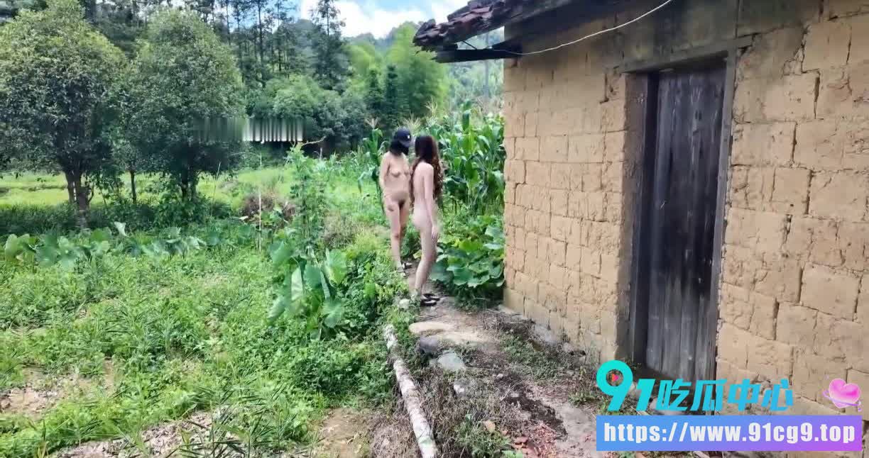 户外露出博主 cikaimoon 下乡送温暖 双人游山玩水 抓鱼大叔被两个裸女吓惨了😂 (2).jpg