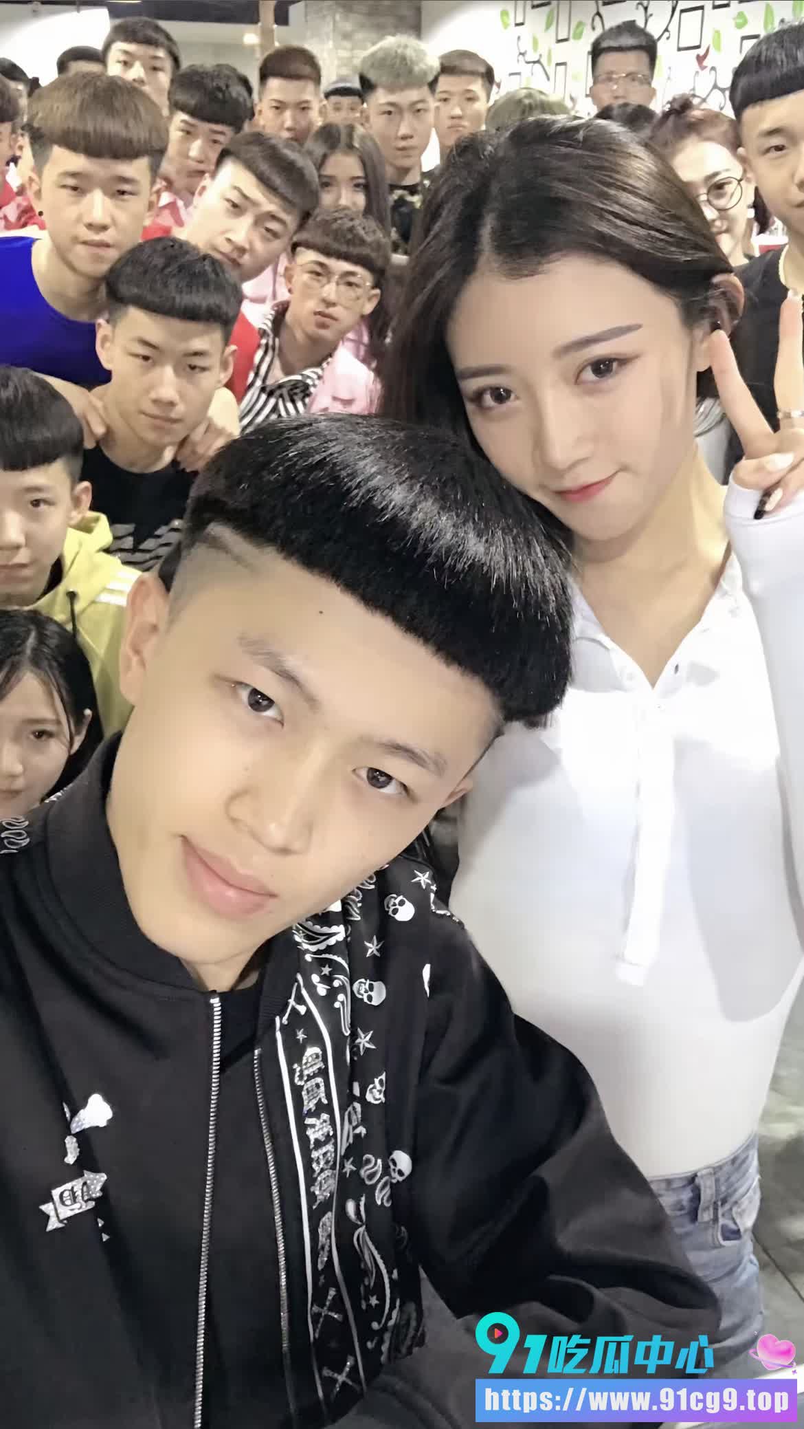 快手网红 牌牌琦 出轨被实锤 迪士尼喂食女主播❓️ 原配小伊伊失望下播铁心离婚 (5).jpg