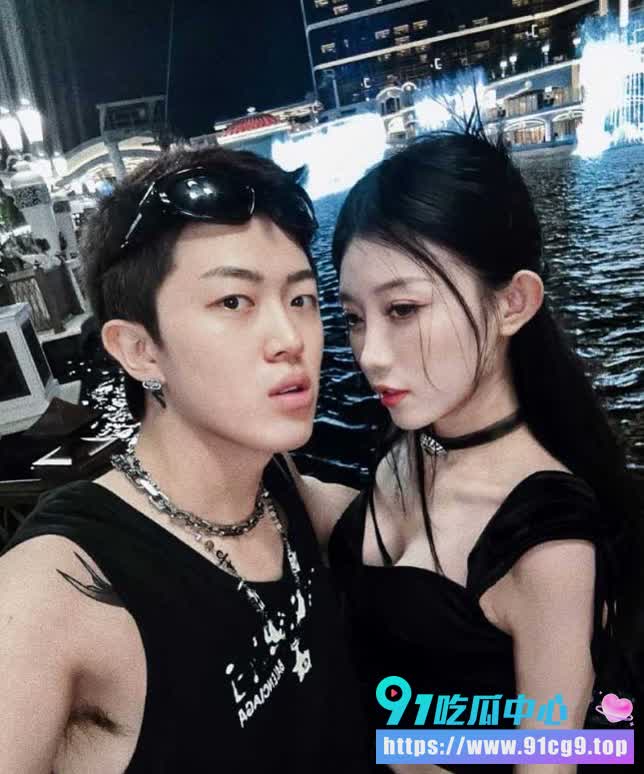 快手网红 牌牌琦 出轨被实锤 迪士尼喂食女主播❓️ 原配小伊伊失望下播铁心离婚 (2).JPG