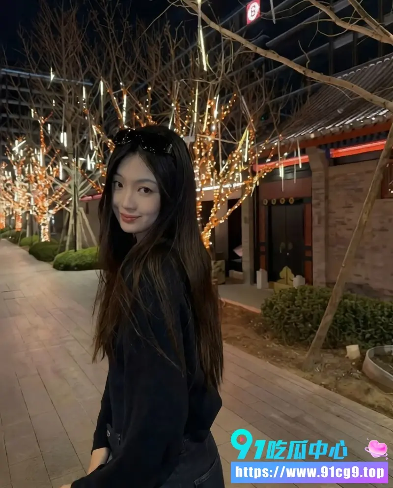赵牧辰官宣蒋蒋甜蜜上热搜 女方学生时代知三当三插足旧料大起底 关系走向备受关注 (12).webp