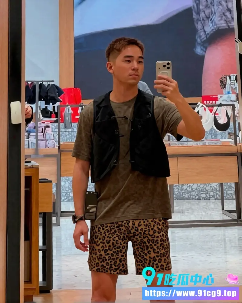 吉隆坡豪华酒店中国网红机智少年静 主办男同毒品派对被警方捣破 Instagram招客引爆争议! (15).webp