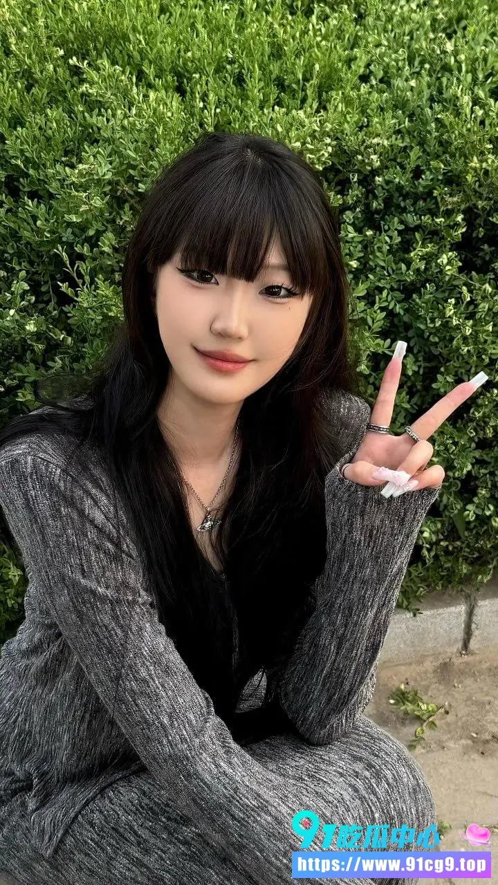 超有气质高冷学姐酒店和男友自拍 女上位疯狂骑乘恨不得把男友榨干 粉嫩身材床上极致骚浪 (1).webp