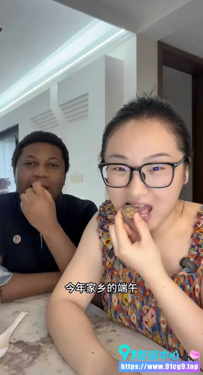 中国女远嫁非洲后惨遭强迫卖淫 丈夫把风收钱 工地拉客视频曝光 (9).webp
