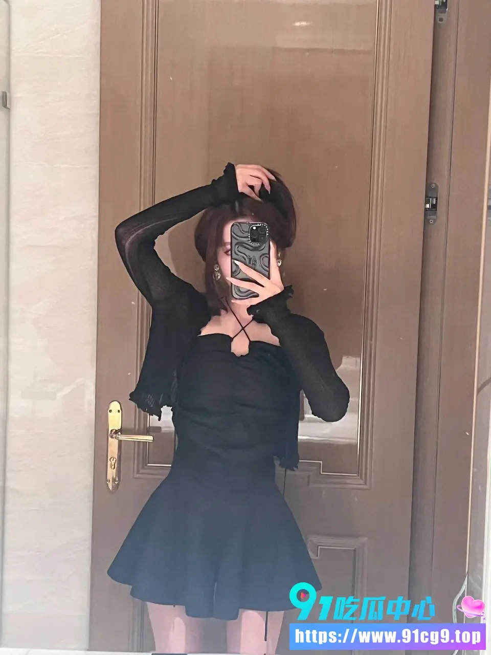 南京极品人妻李石亭舞蹈老师在床上摆弄风骚诱惑 后面被手扣骚穴 最后被猛插到高潮连连!4.webp