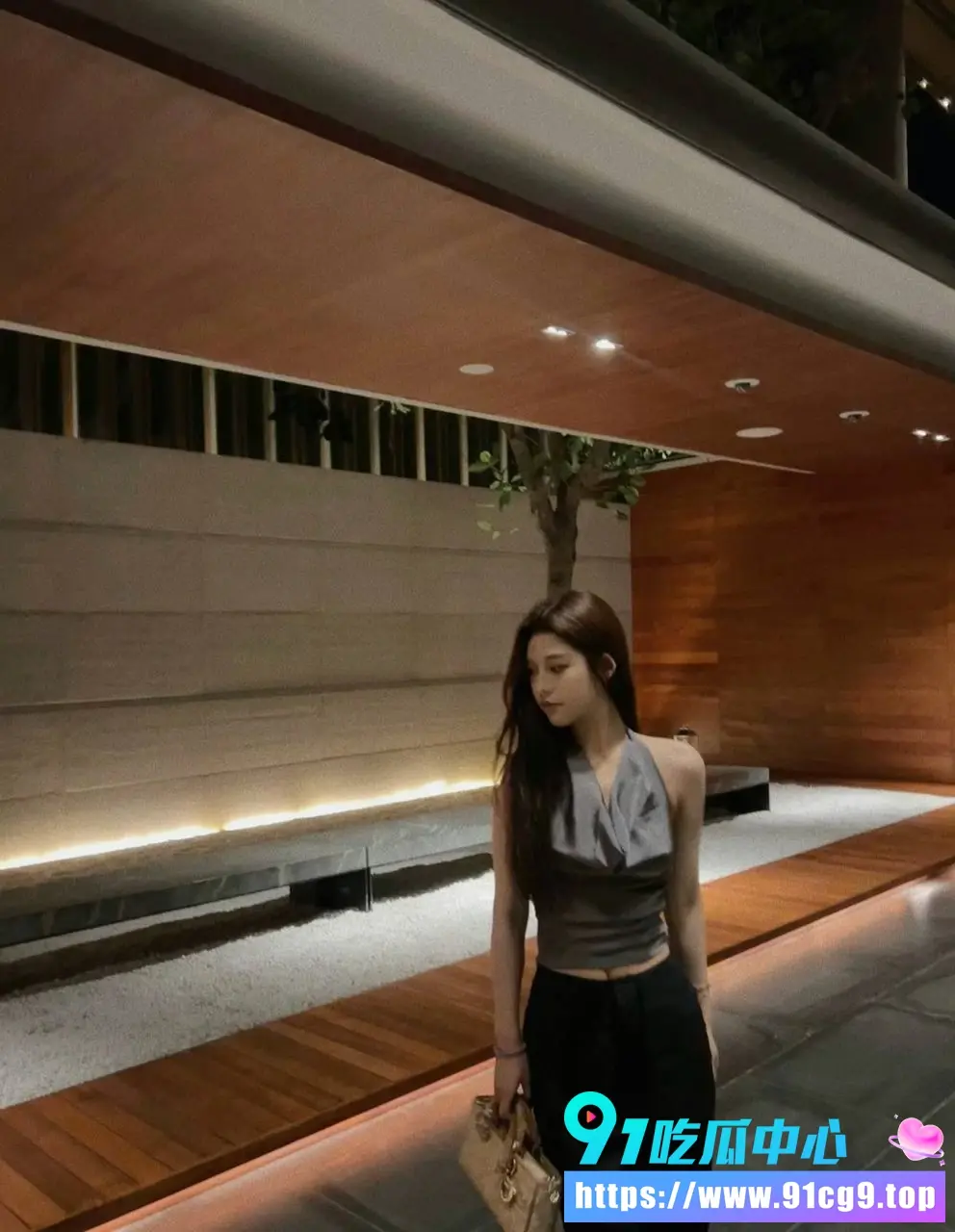 南京极品人妻李石亭舞蹈老师在床上摆弄风骚诱惑 后面被手扣骚穴 最后被猛插到高潮连连!3.webp
