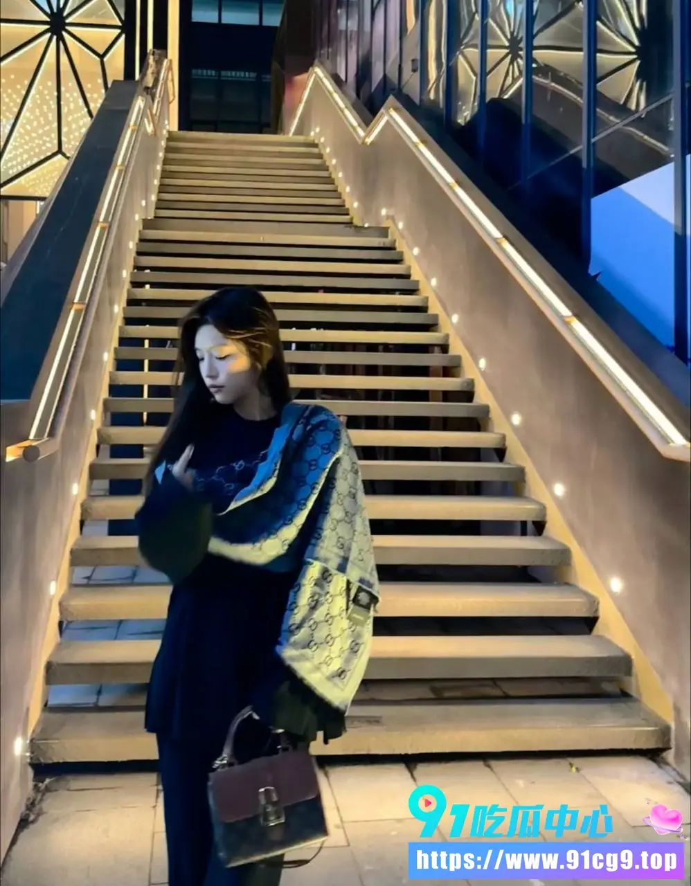南京极品人妻李石亭舞蹈老师在床上摆弄风骚诱惑 后面被手扣骚穴 最后被猛插到高潮连连!5.webp