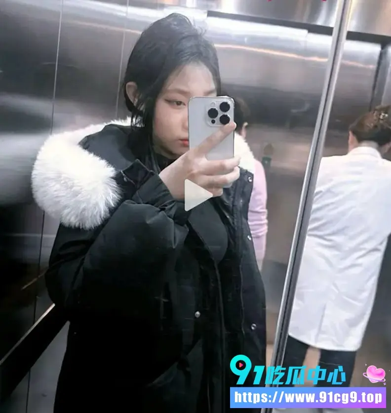 黑丝女1V2硬刚正宫 熊岳城火车站现实版宫斗现场混乱!2.webp
