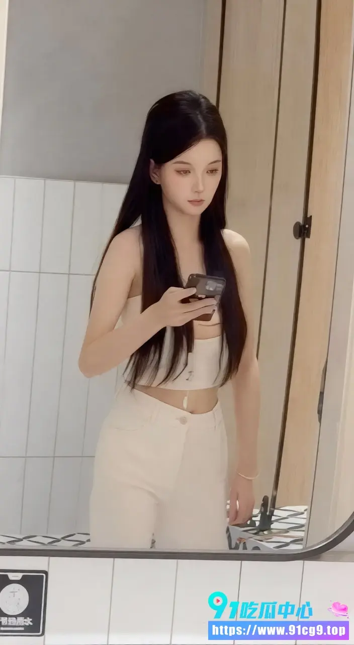 厕拍精品坑神最新精选集 高颜值好身材美女上厕所私密场景流出 粉嫩骚穴磨损严重可惜 (1).webp