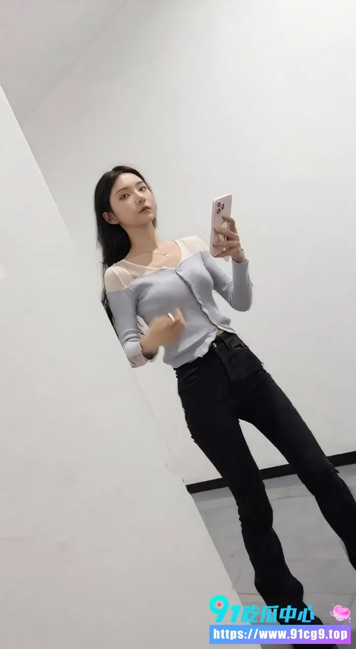 厕拍精品坑神最新精选集 高颜值好身材美女上厕所私密场景流出 粉嫩骚穴磨损严重可惜 (2).webp