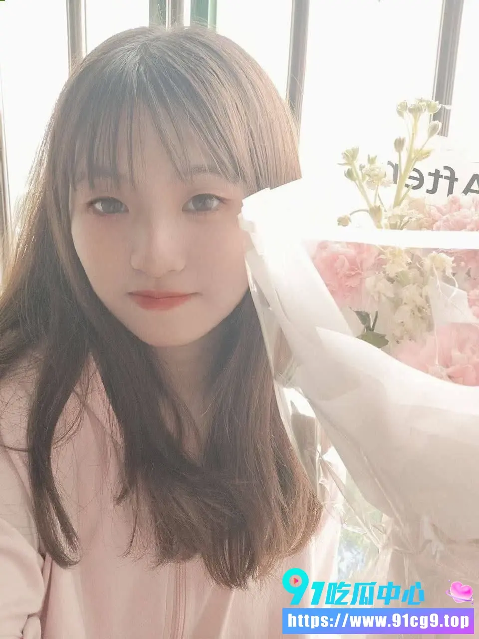 白嫩高颜值清纯大学生私下和老板车震被无套猛操内射 这身材又白又嫩极品到爆 真的太犯规了!2.webp